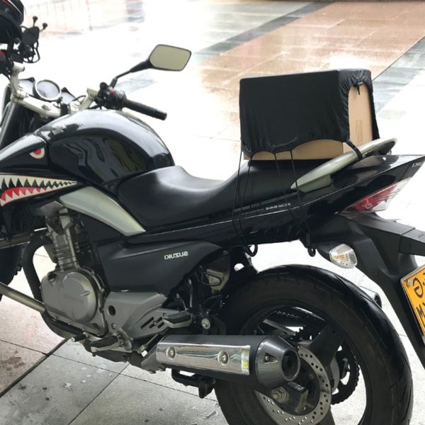 Husa de bagaje impermeabila din plasa elastica pentru motociclete, dimensiune: 40x50cm
